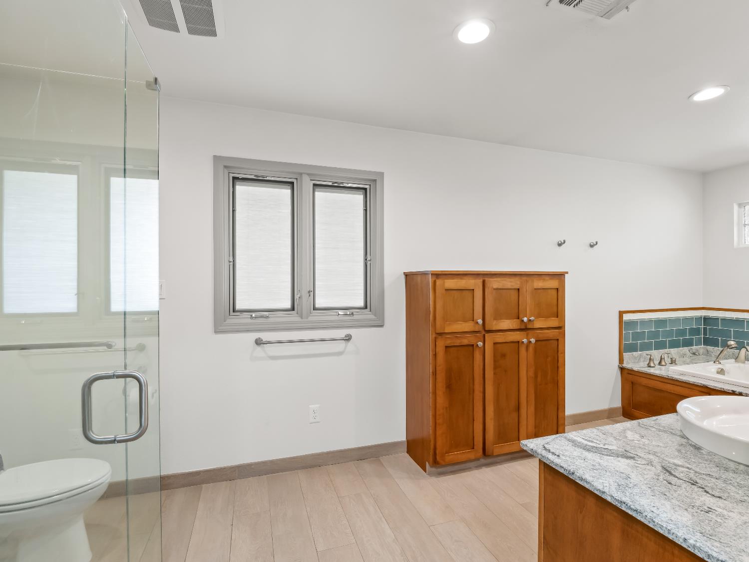 1726 W San Madele Ave, Fresno, CA 93711