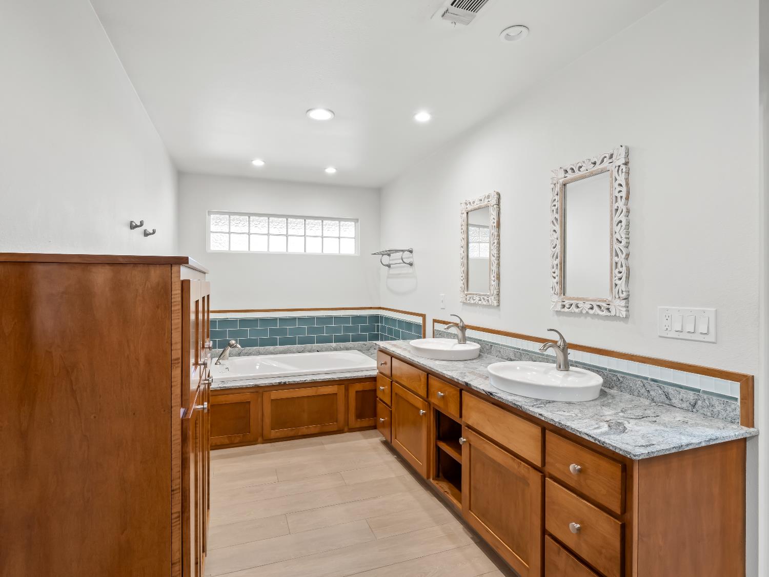 1726 W San Madele Ave, Fresno, CA 93711