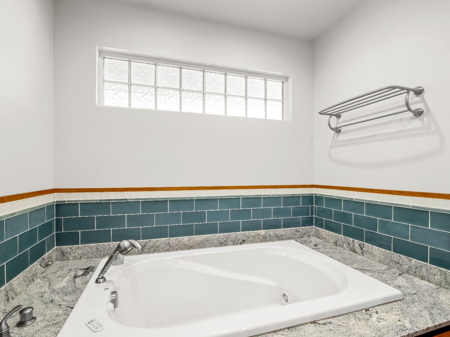 1726 W San Madele Ave, Fresno, CA 93711