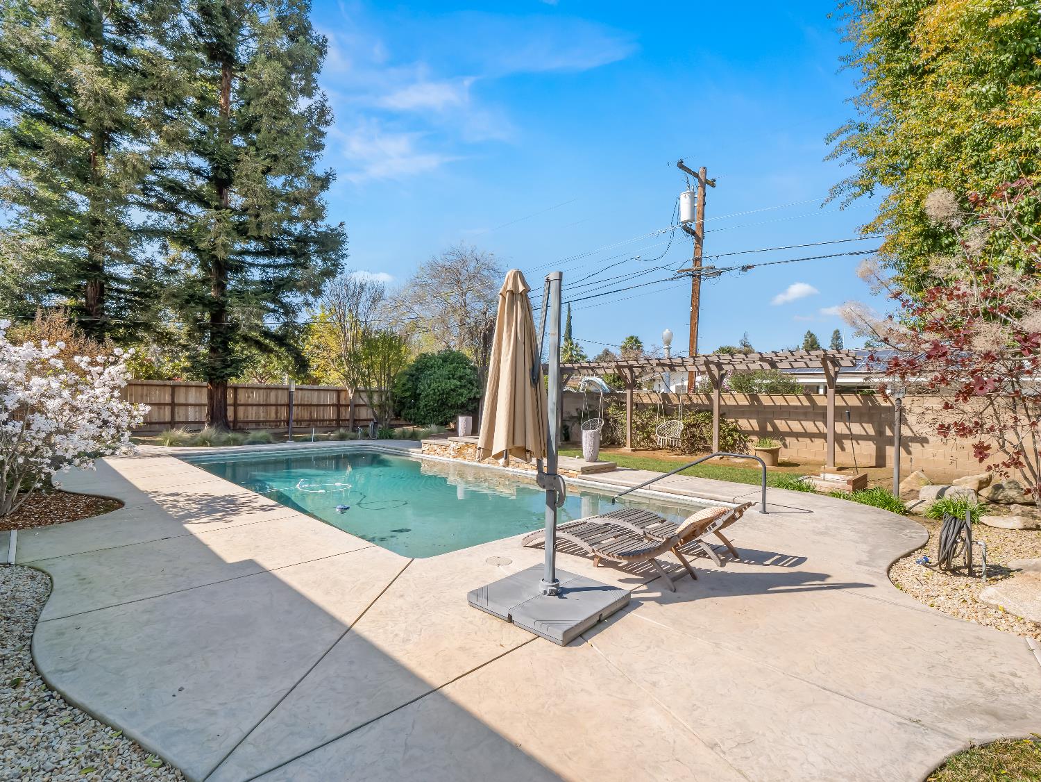 1726 W San Madele Ave, Fresno, CA 93711