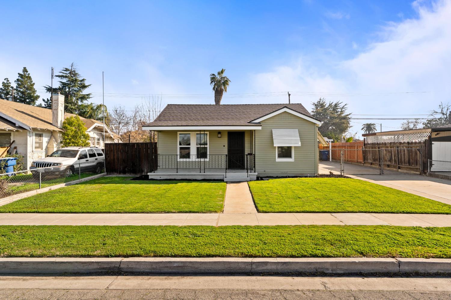 1816 N Vagedes Ave, Fresno, CA 93705