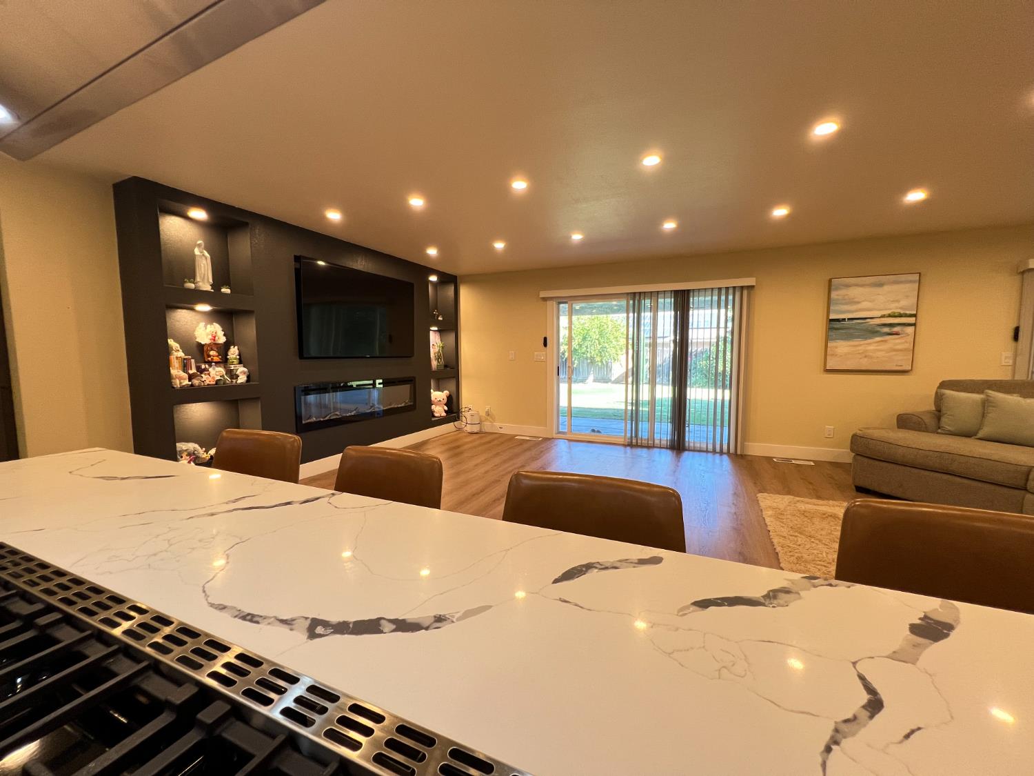 5686 N Briarwood Ave, Fresno, CA 93711