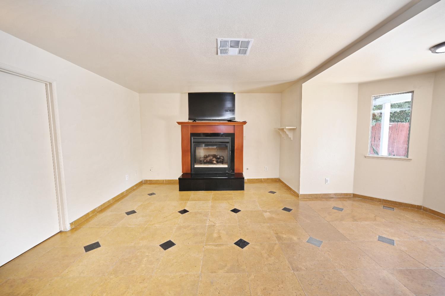 3449 W Wrenwood Ave, Fresno, CA 93711