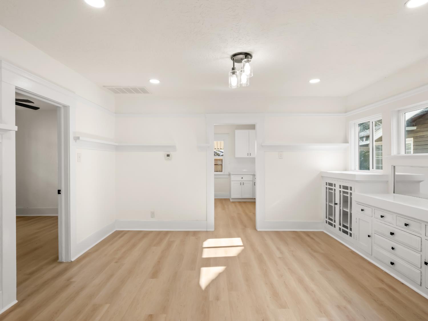 954 N Safford Ave, Fresno, CA 93728