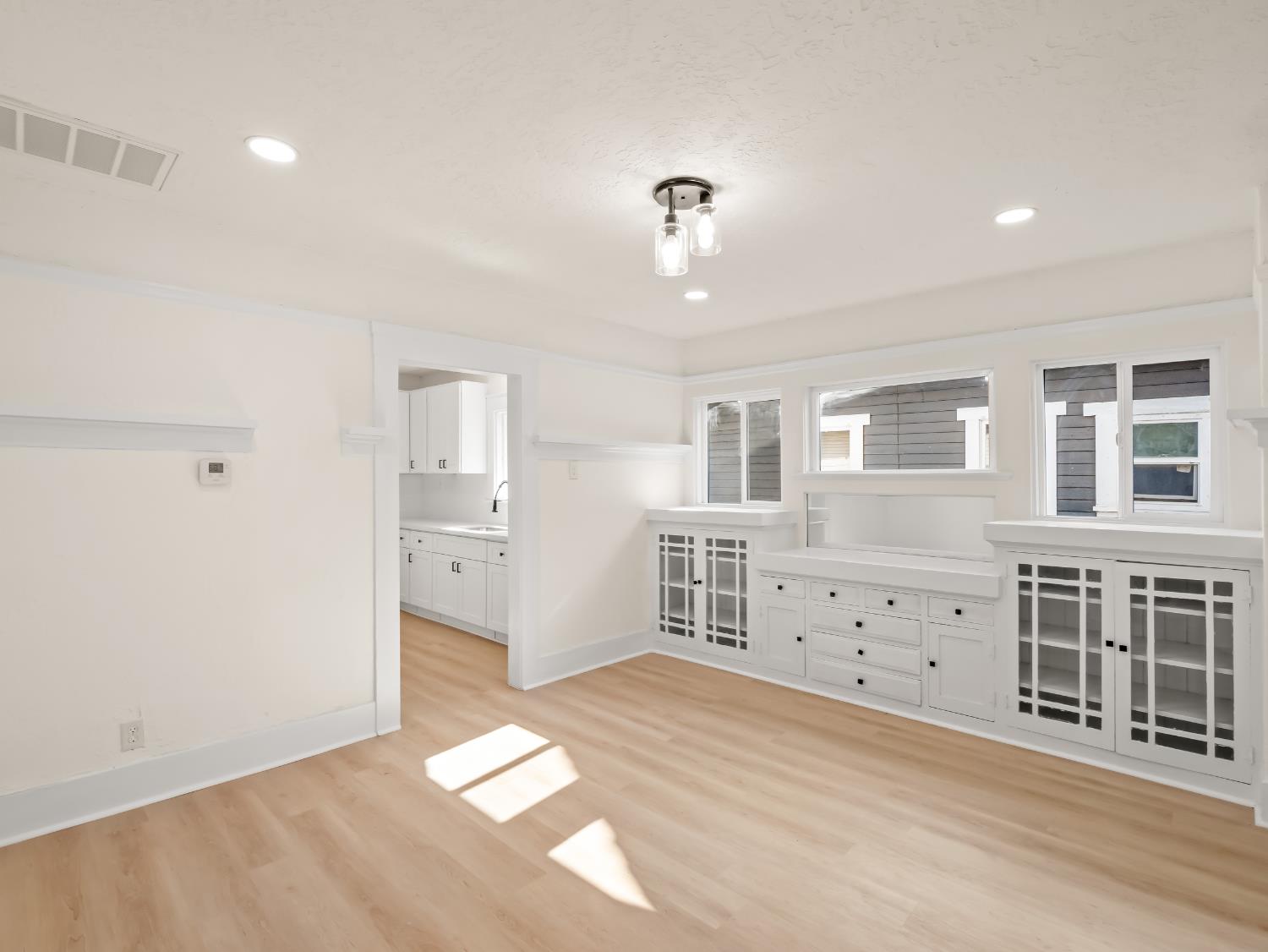 954 N Safford Ave, Fresno, CA 93728