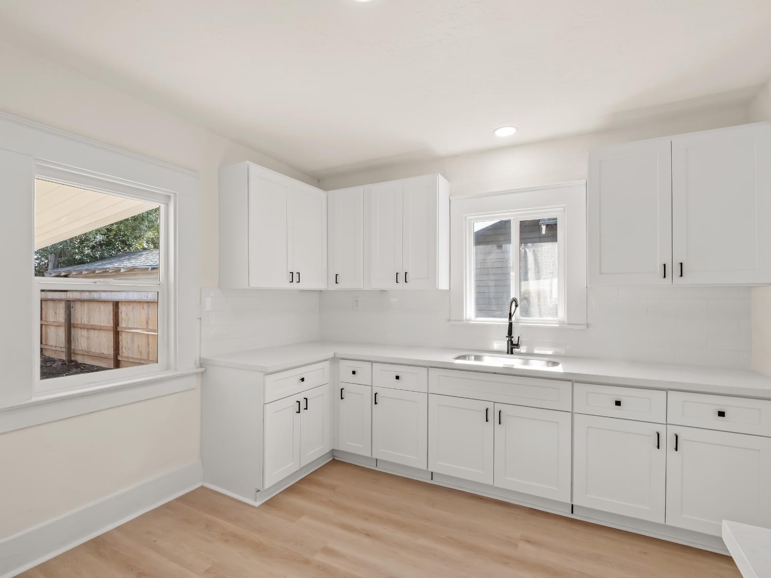 954 N Safford Ave, Fresno, CA 93728