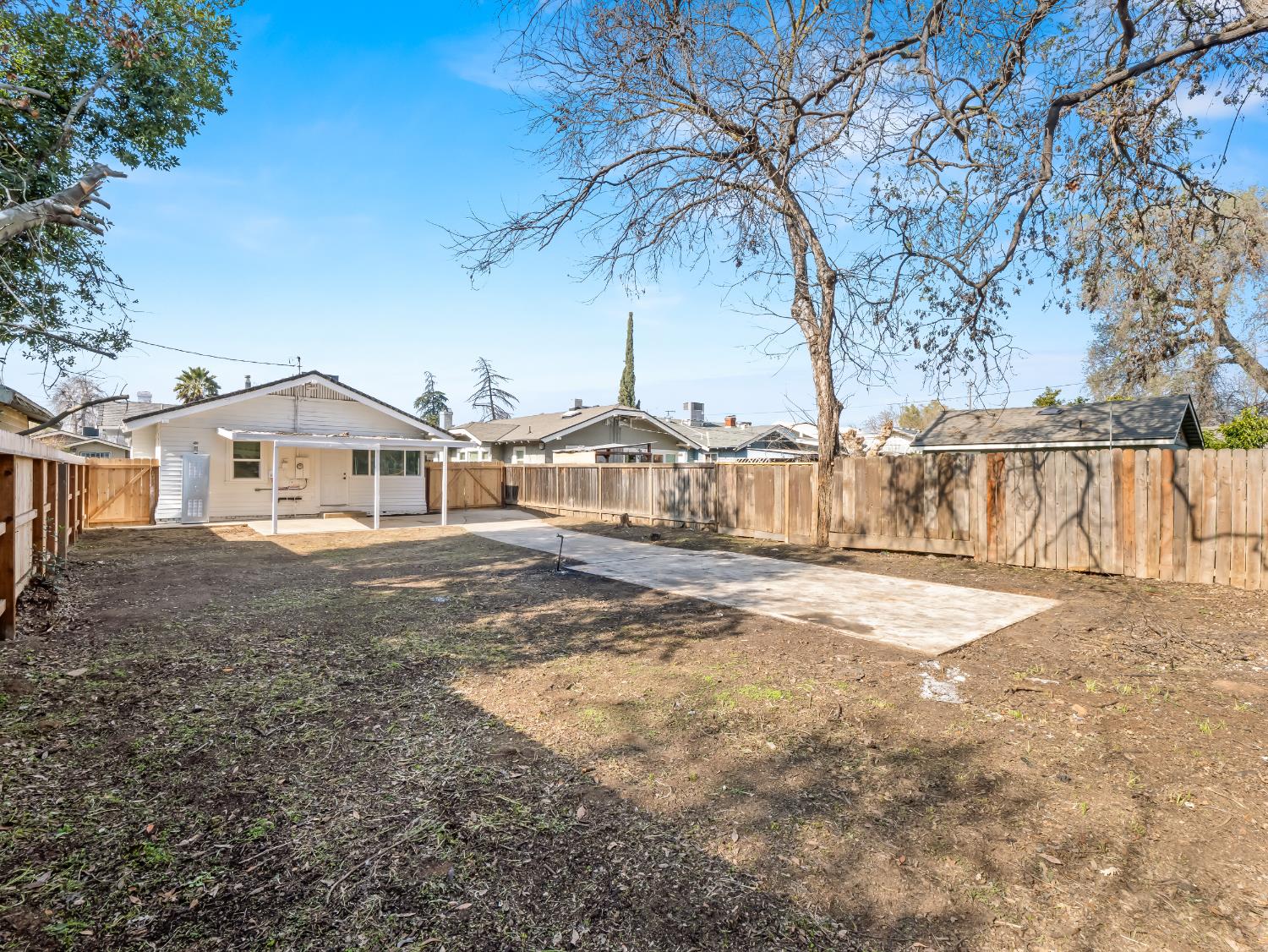 954 N Safford Ave, Fresno, CA 93728