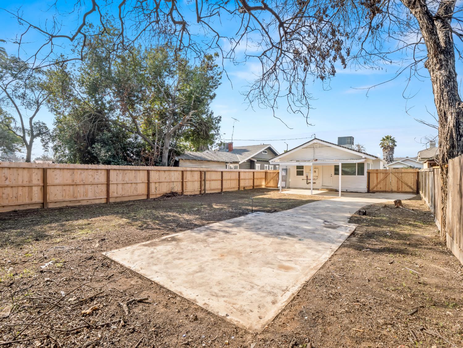 954 N Safford Ave, Fresno, CA 93728