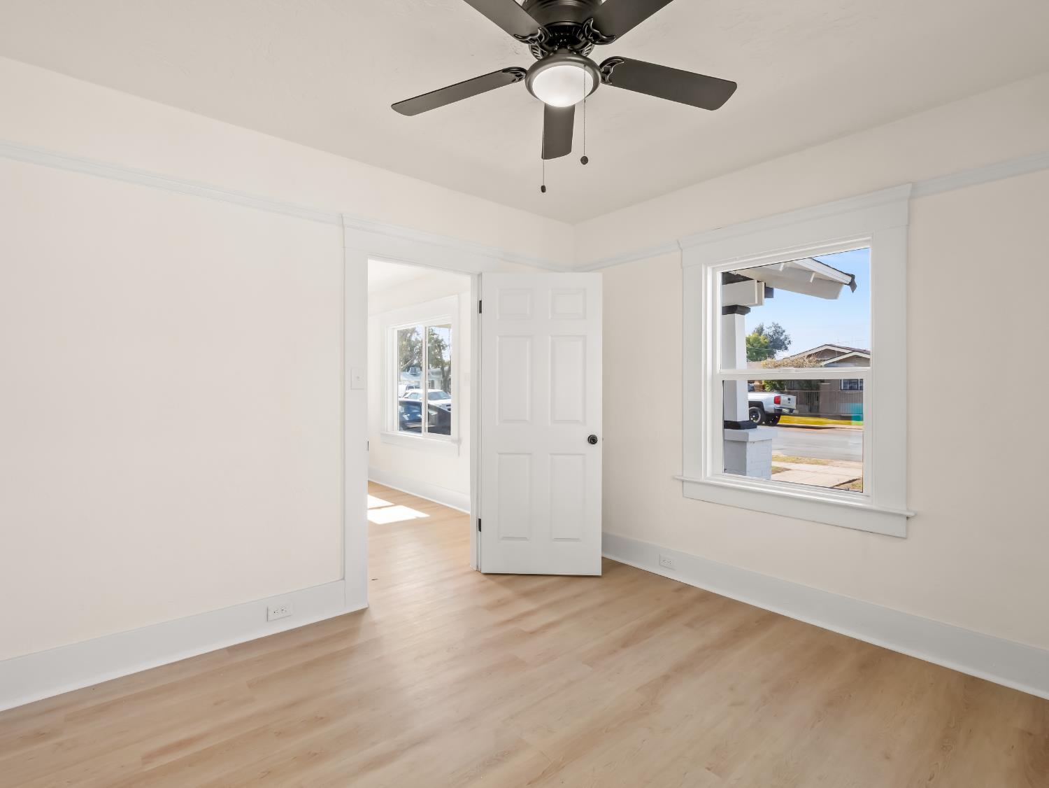 954 N Safford Ave, Fresno, CA 93728