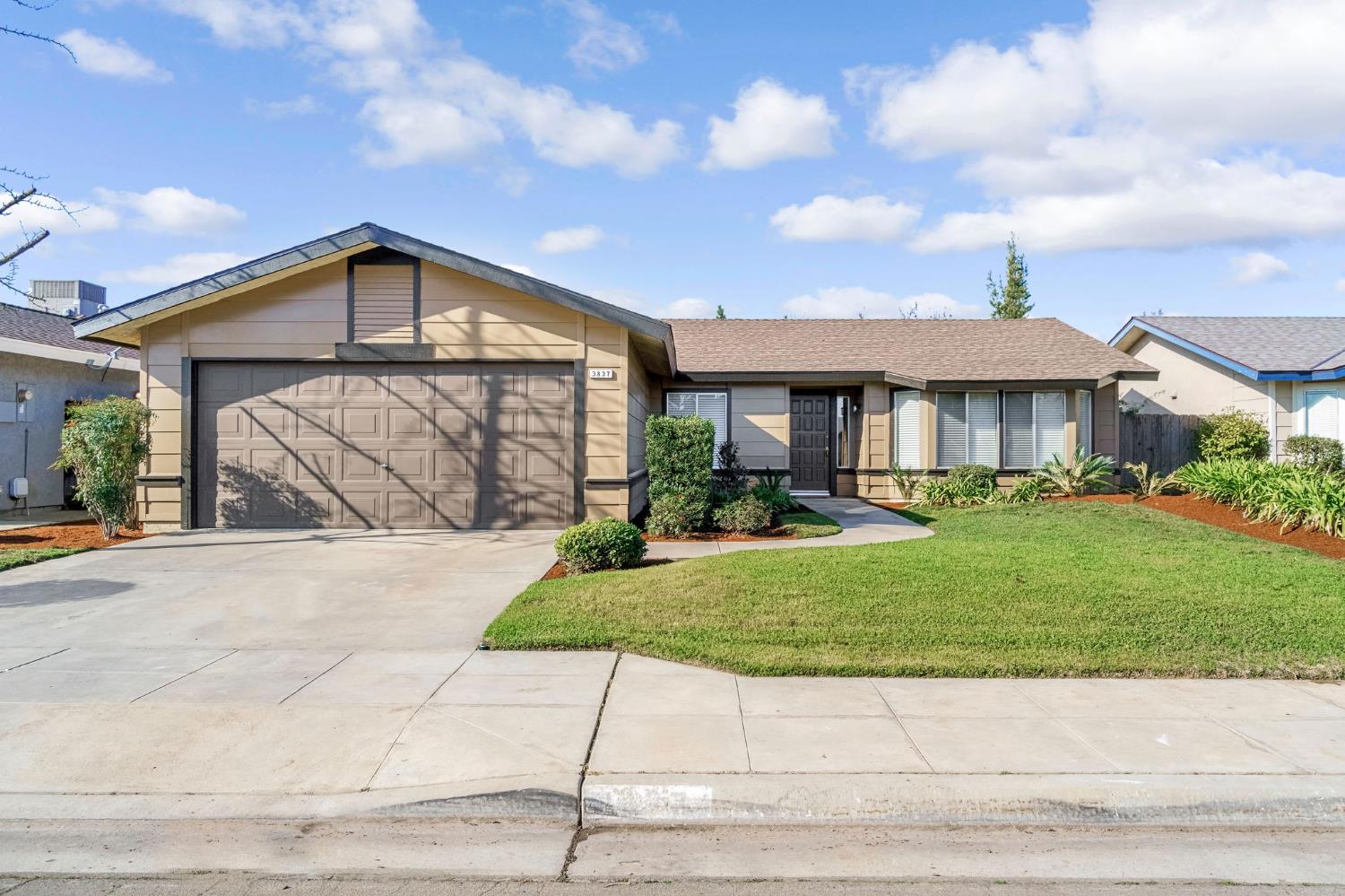 3837 N State St, Fresno, CA 93722