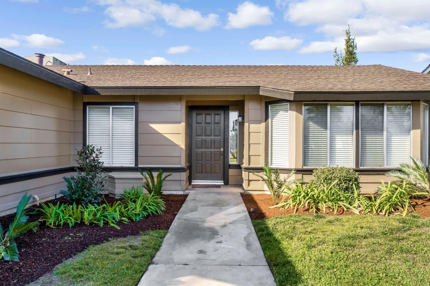 3837 N State St, Fresno, CA 93722