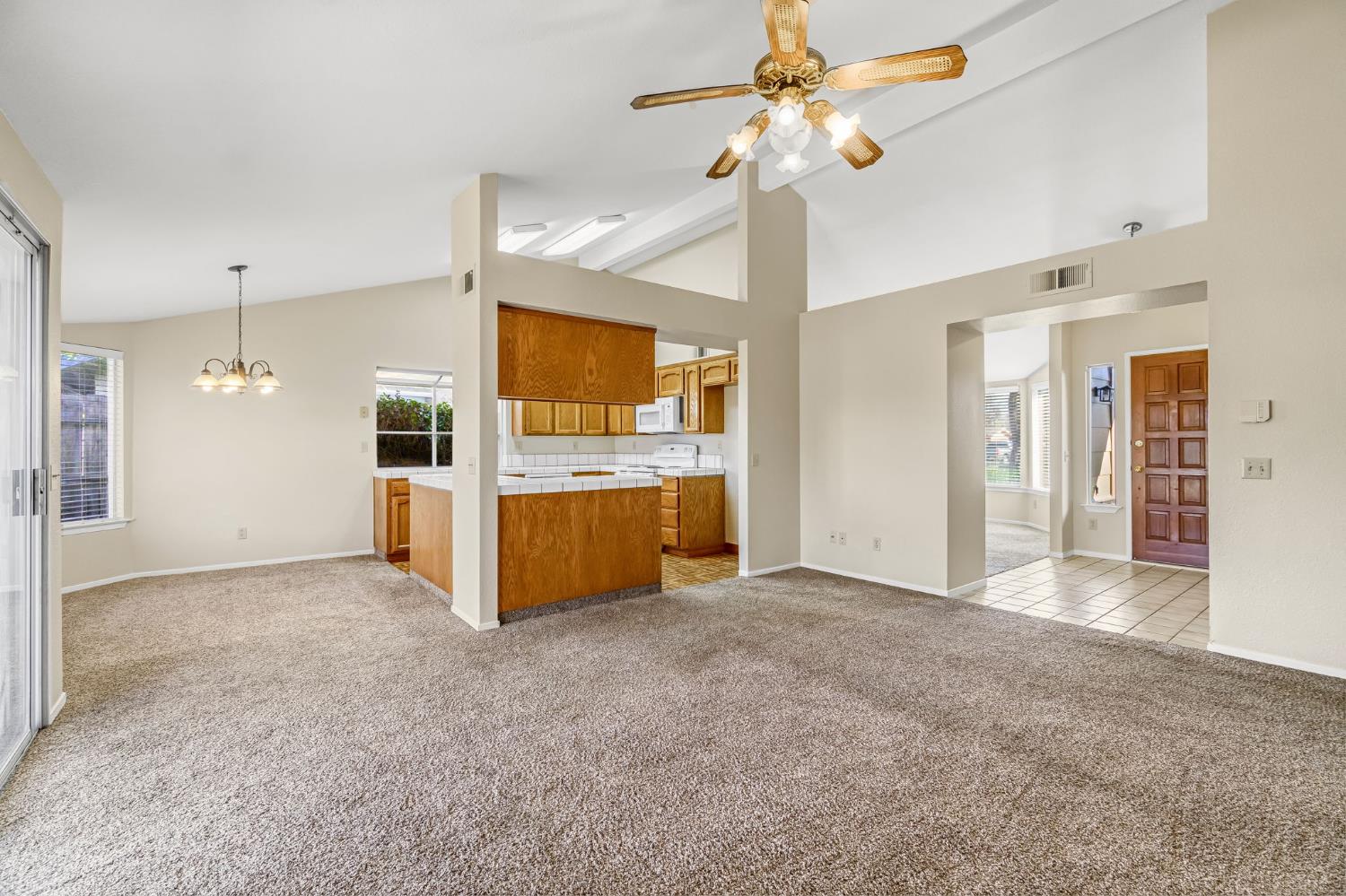 3837 N State St, Fresno, CA 93722