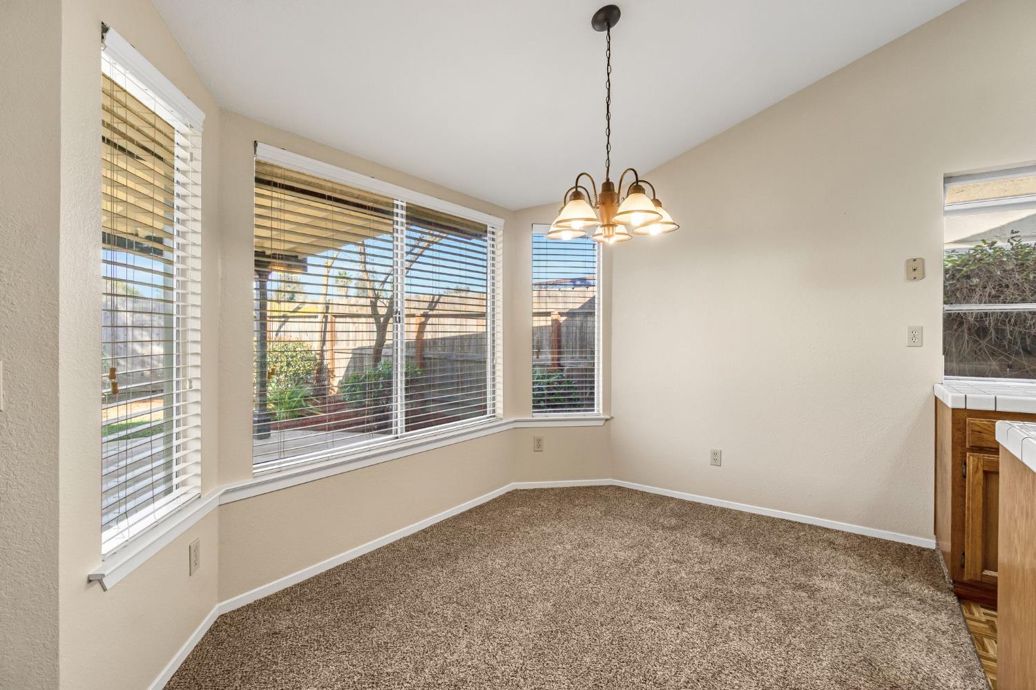 3837 N State St, Fresno, CA 93722