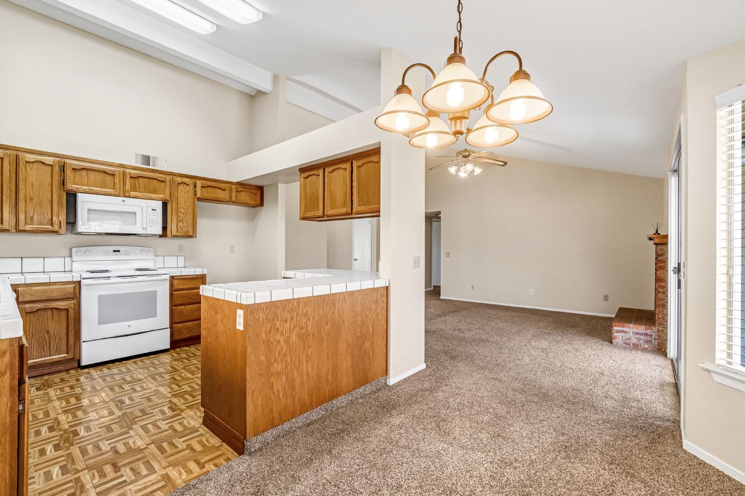 3837 N State St, Fresno, CA 93722