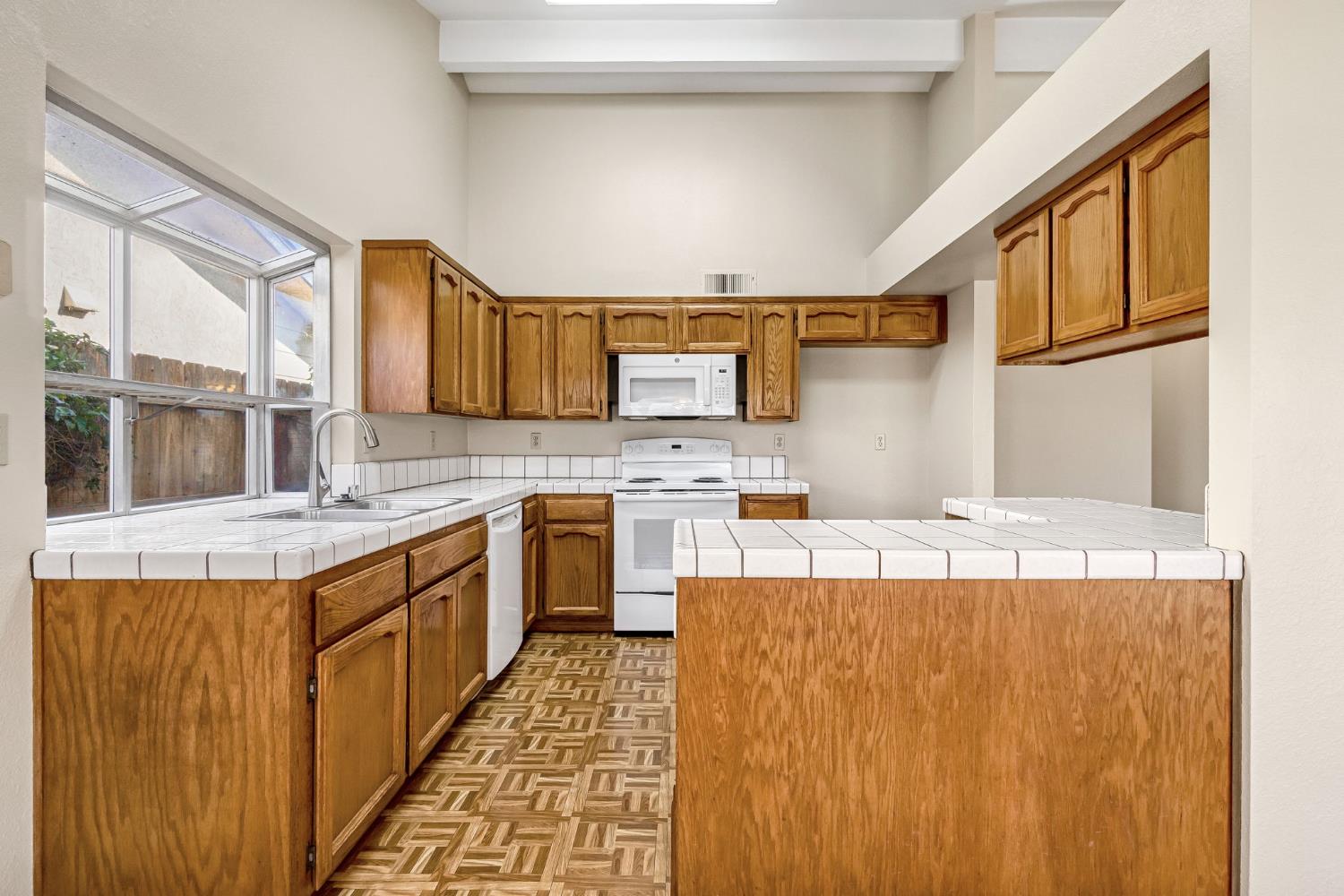 3837 N State St, Fresno, CA 93722