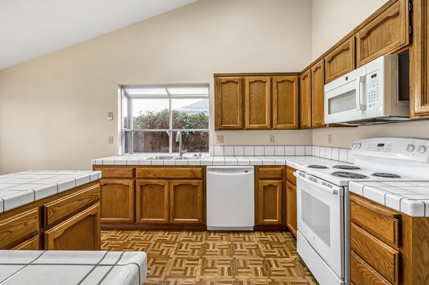 3837 N State St, Fresno, CA 93722