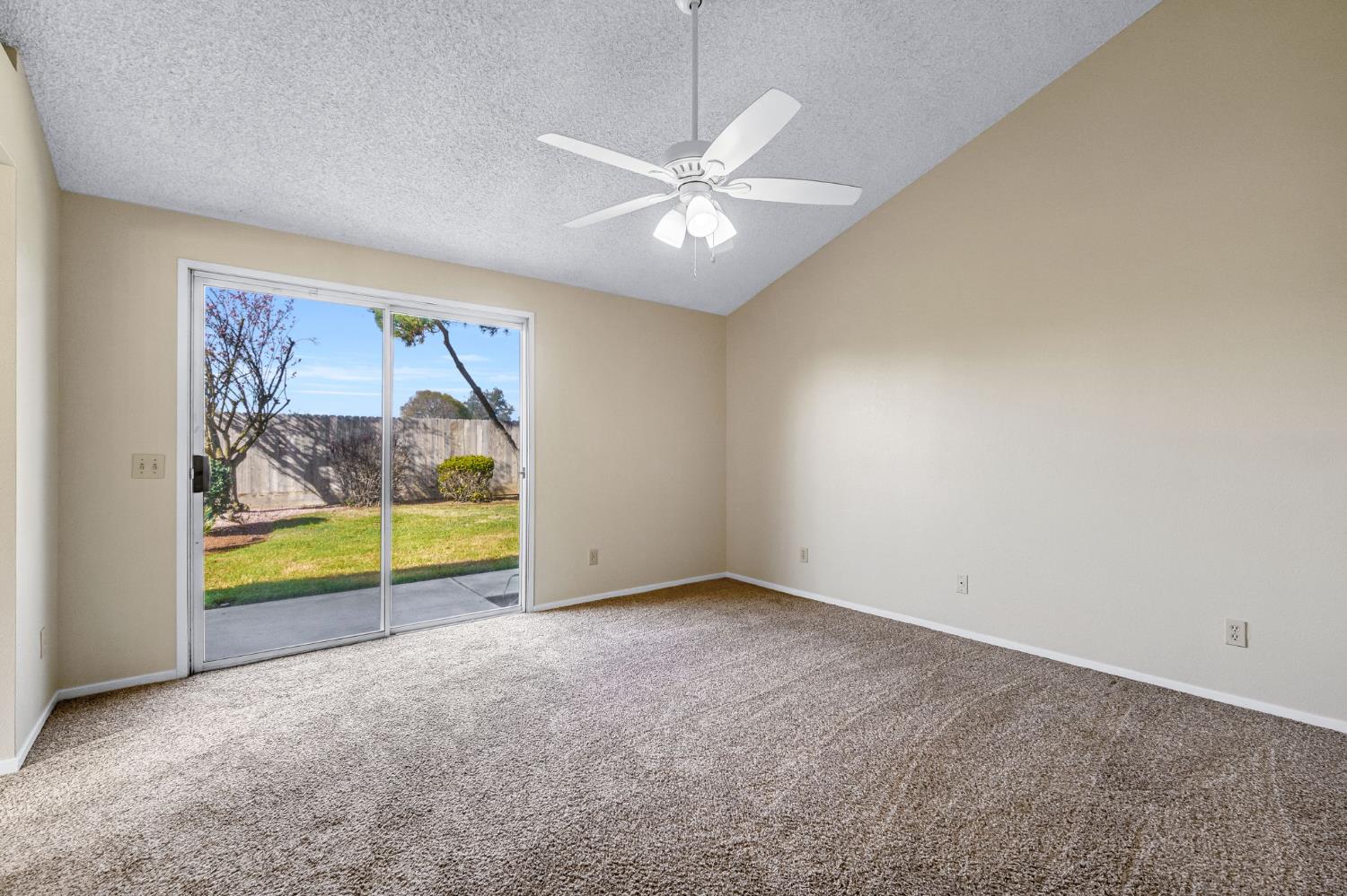 3837 N State St, Fresno, CA 93722