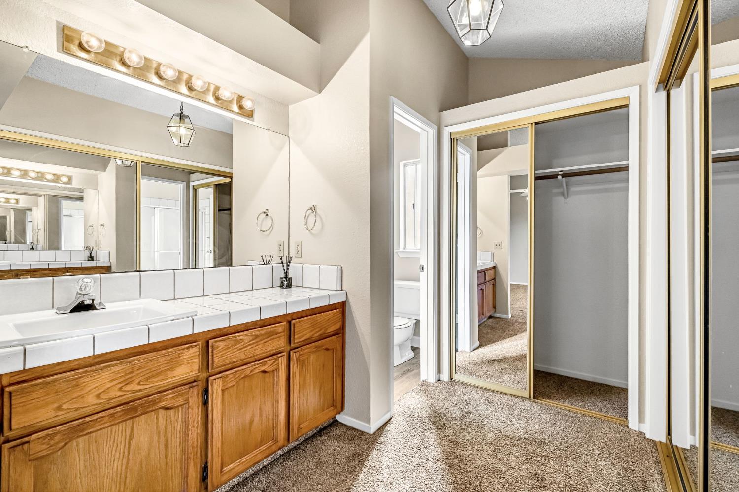 3837 N State St, Fresno, CA 93722