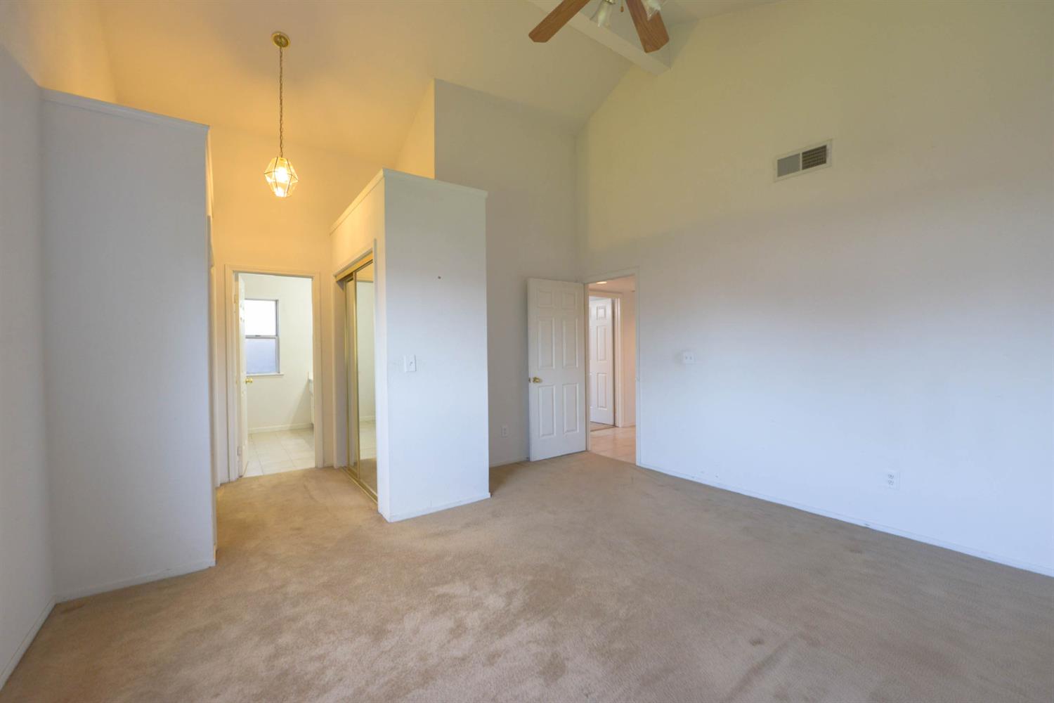 5572 W Sample Ave, Fresno, CA 93722