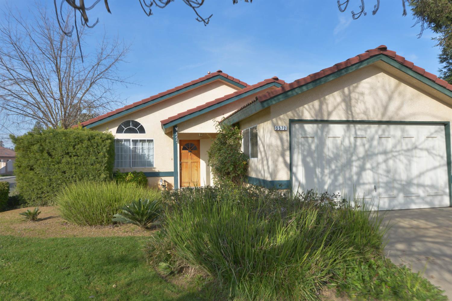 5572 W Sample Ave, Fresno, CA 93722