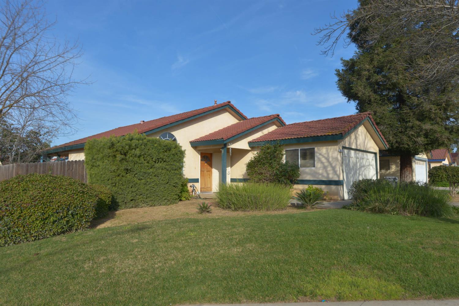 5572 W Sample Ave, Fresno, CA 93722