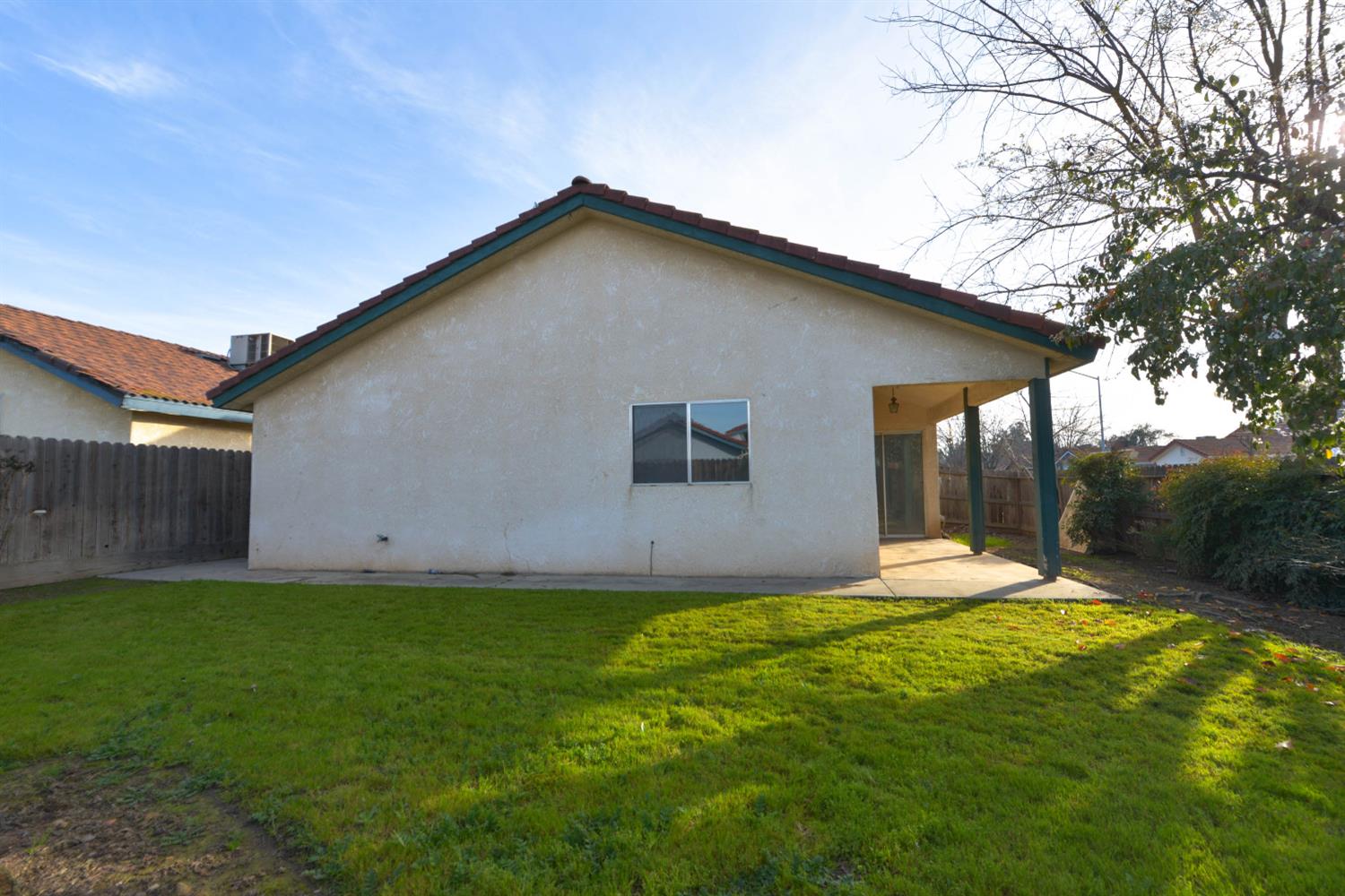 5572 W Sample Ave, Fresno, CA 93722