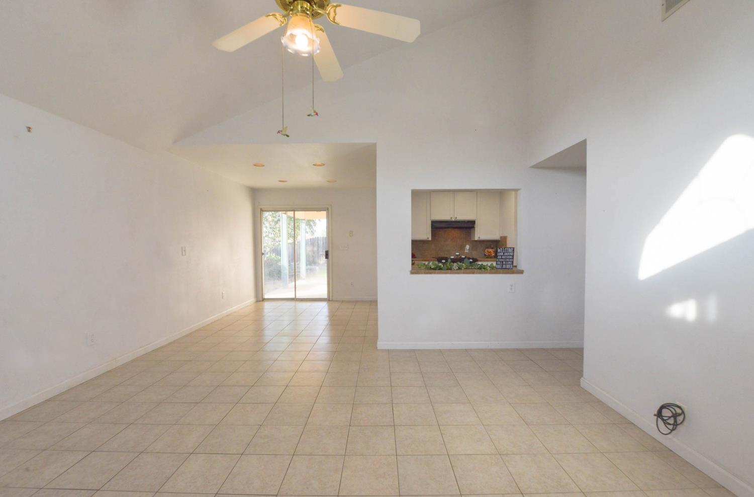 5572 W Sample Ave, Fresno, CA 93722