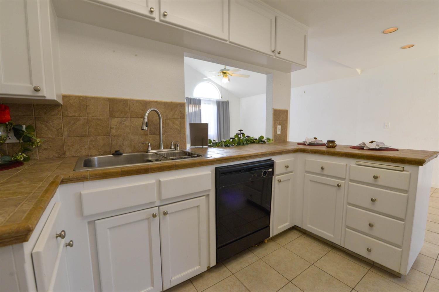 5572 W Sample Ave, Fresno, CA 93722