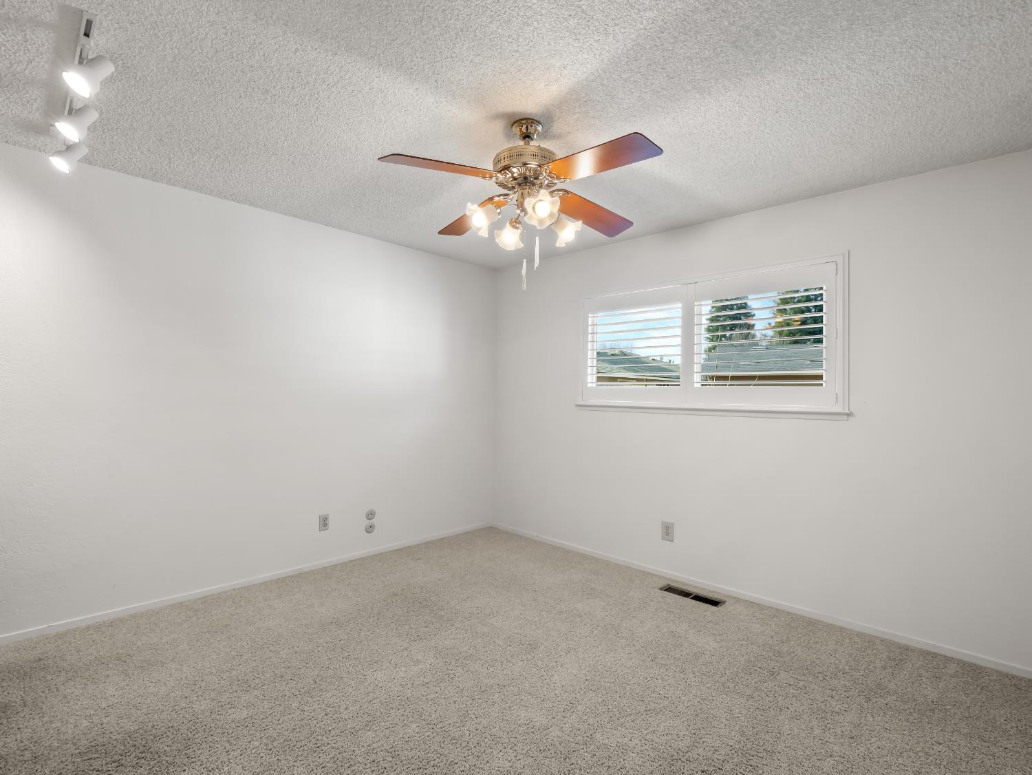 6613 N Chance Ave, Fresno, CA 93710