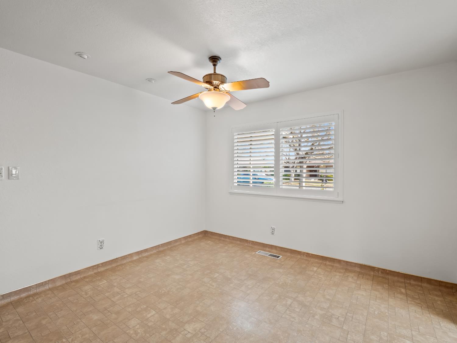 6613 N Chance Ave, Fresno, CA 93710