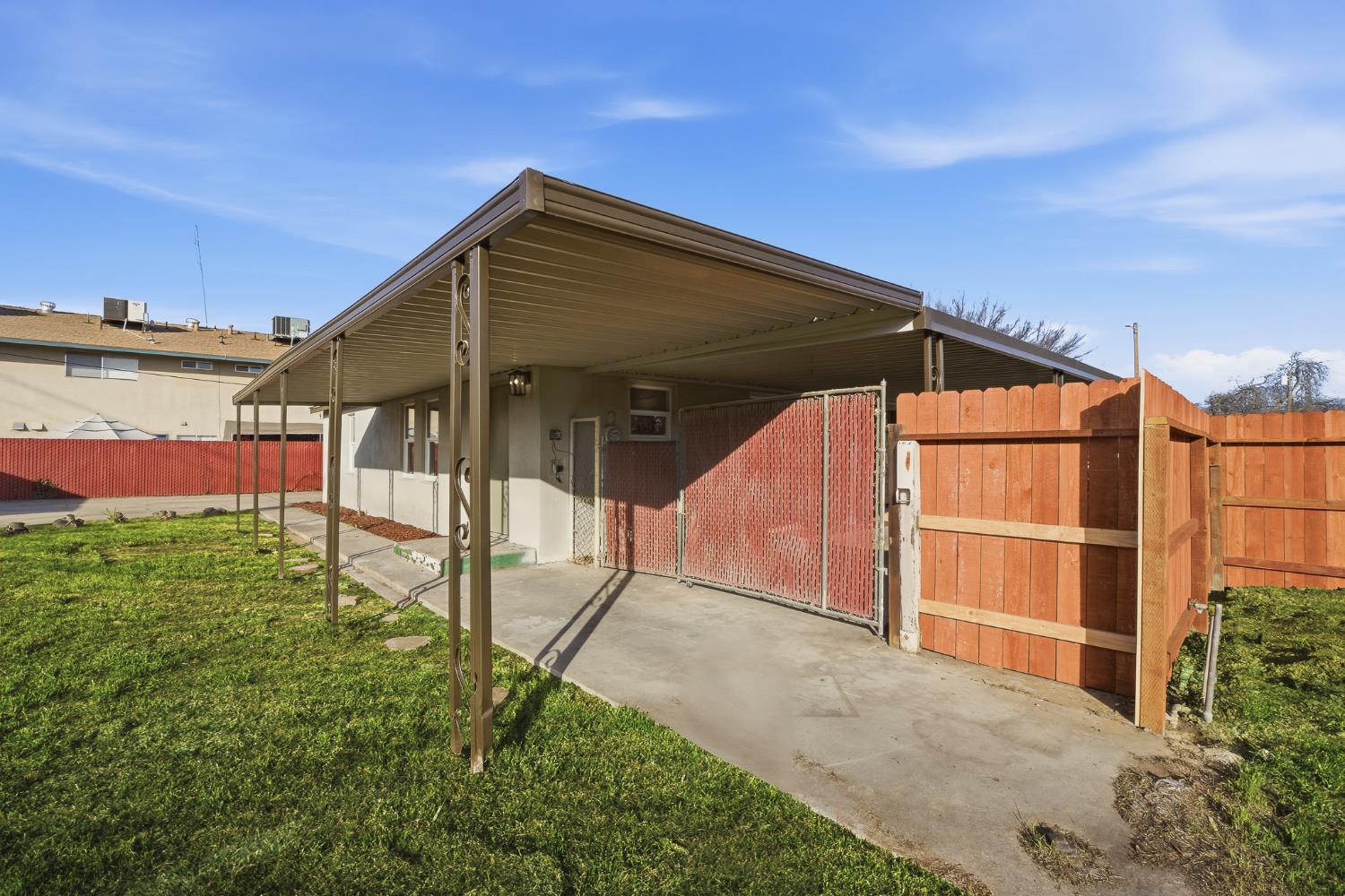 3107 N Arthur Ave, Fresno, CA 93705
