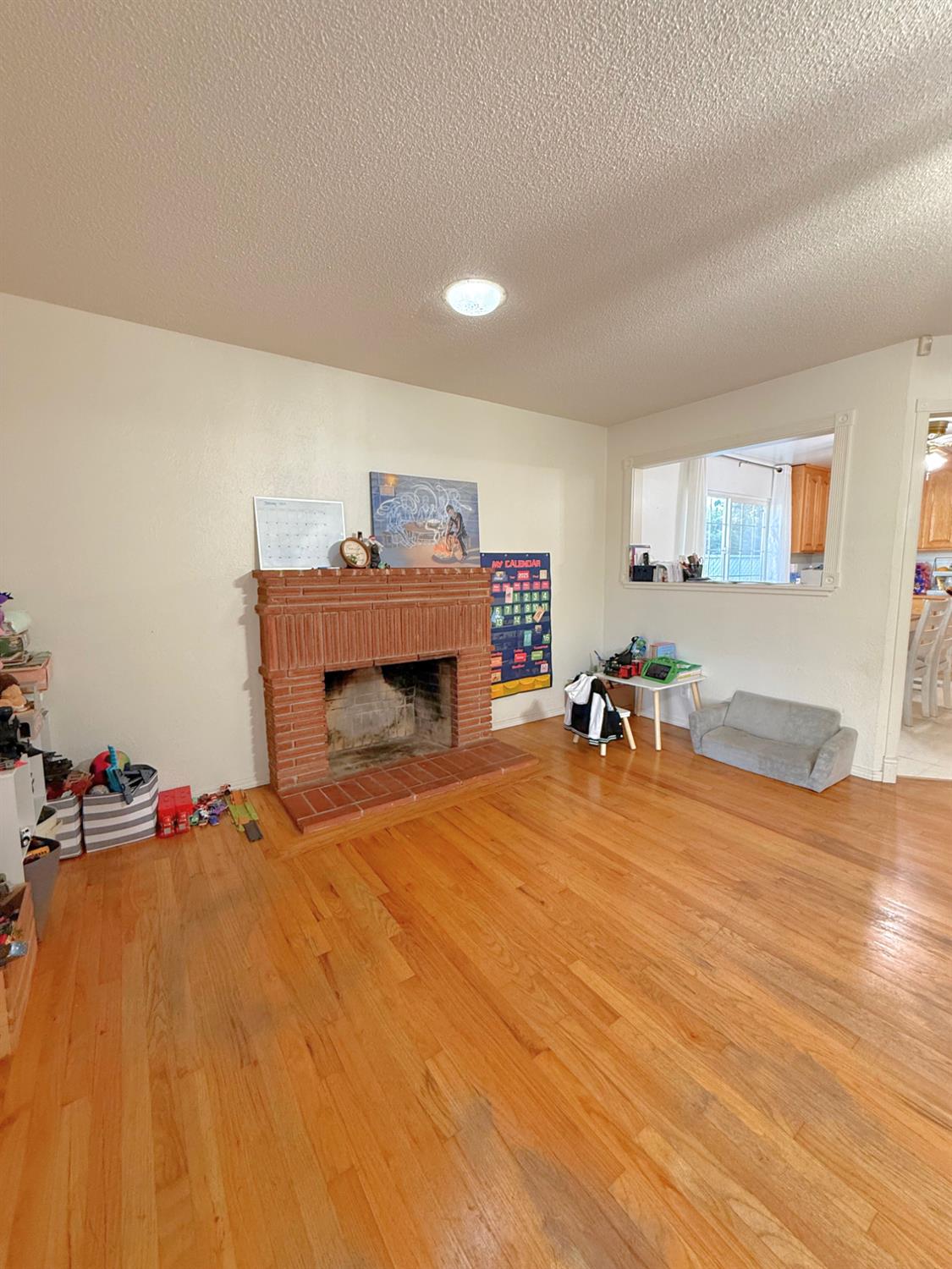 4045 E Bellaire Way, Fresno, CA 93726