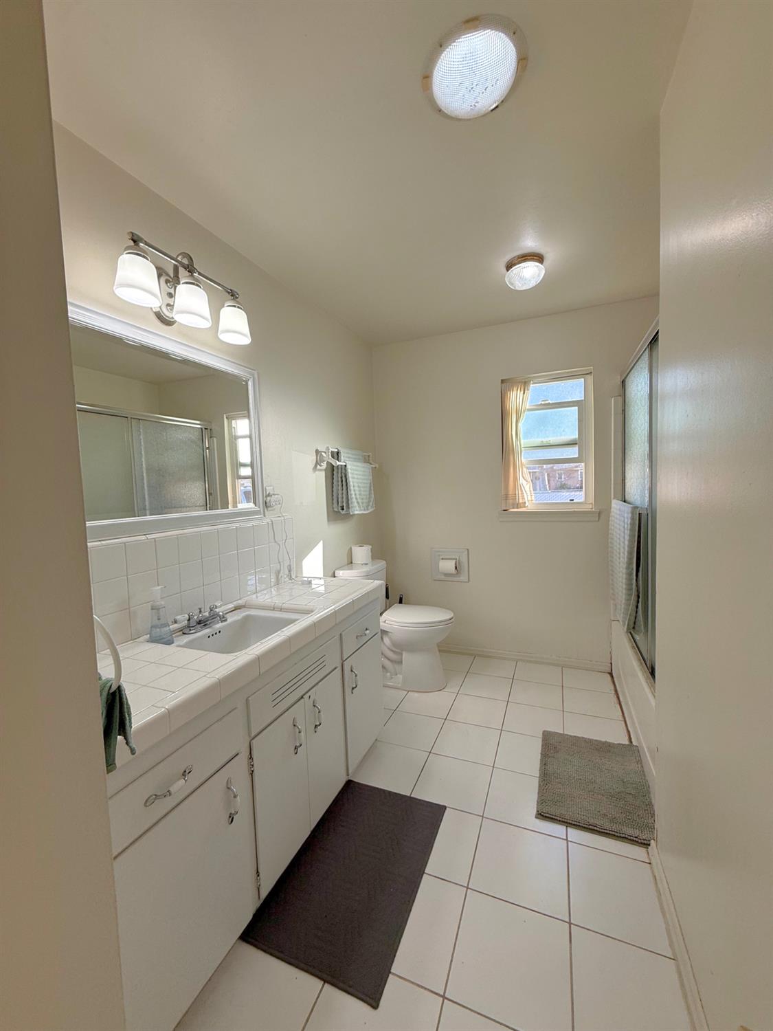 4045 E Bellaire Way, Fresno, CA 93726