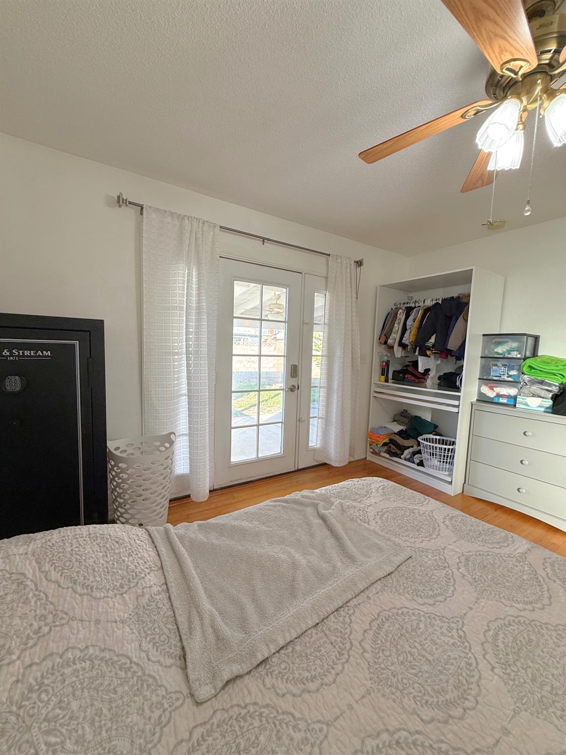 4045 E Bellaire Way, Fresno, CA 93726