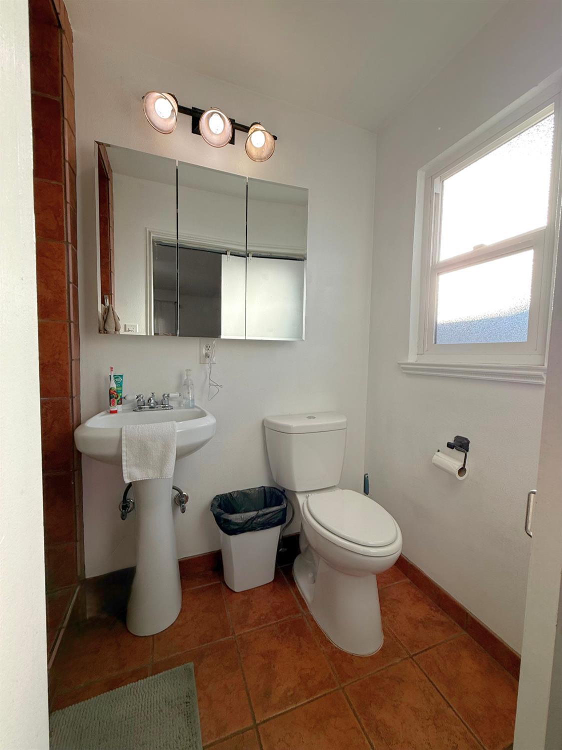 4045 E Bellaire Way, Fresno, CA 93726