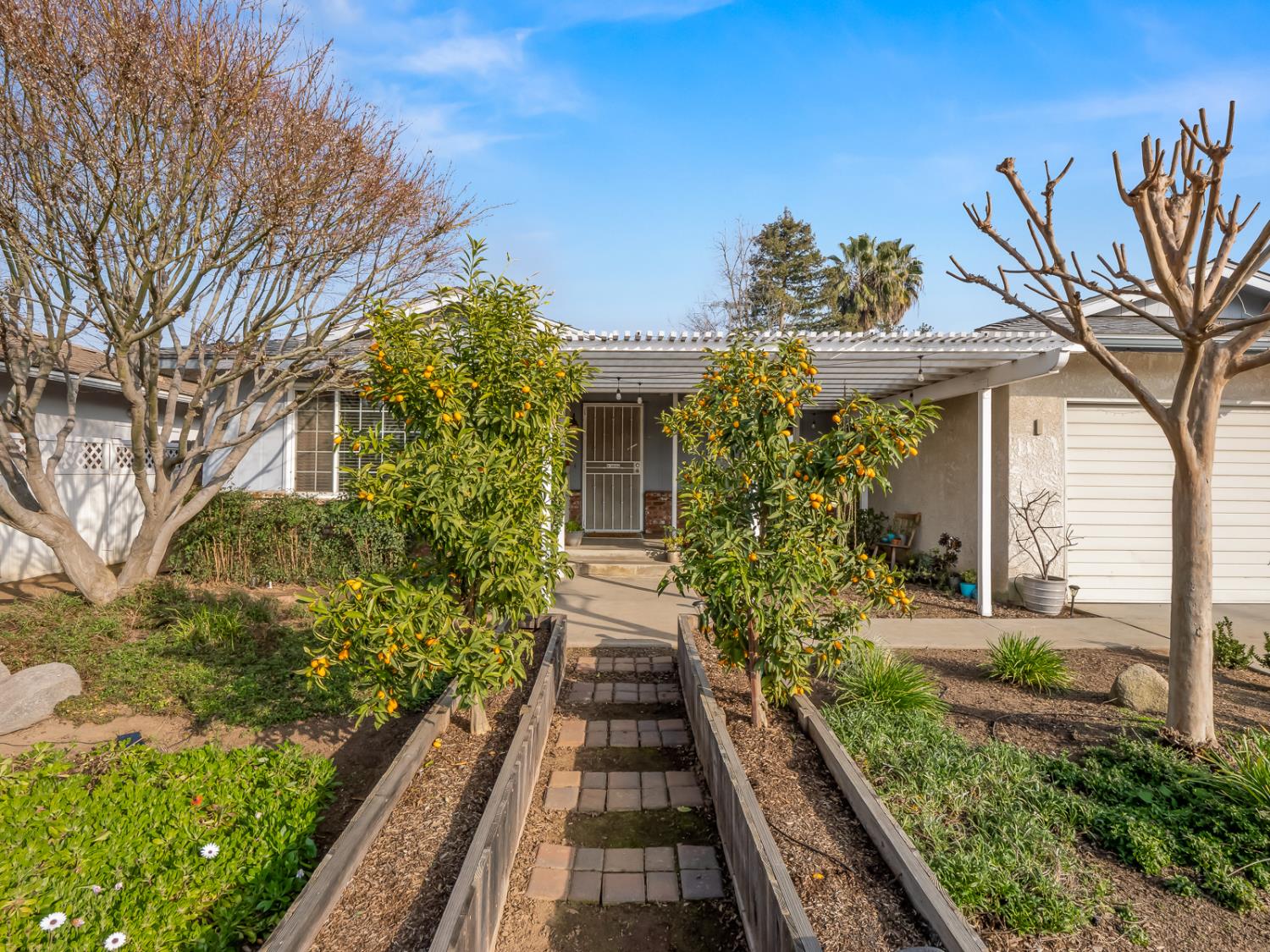 6760 N Price Ave, Fresno, CA 93710