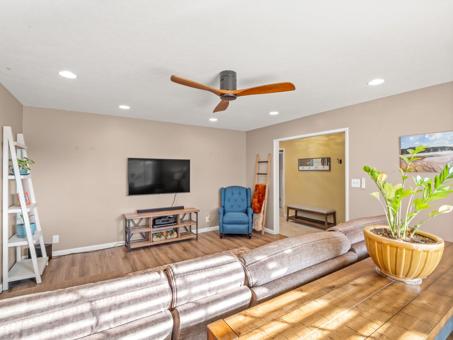 6760 N Price Ave, Fresno, CA 93710