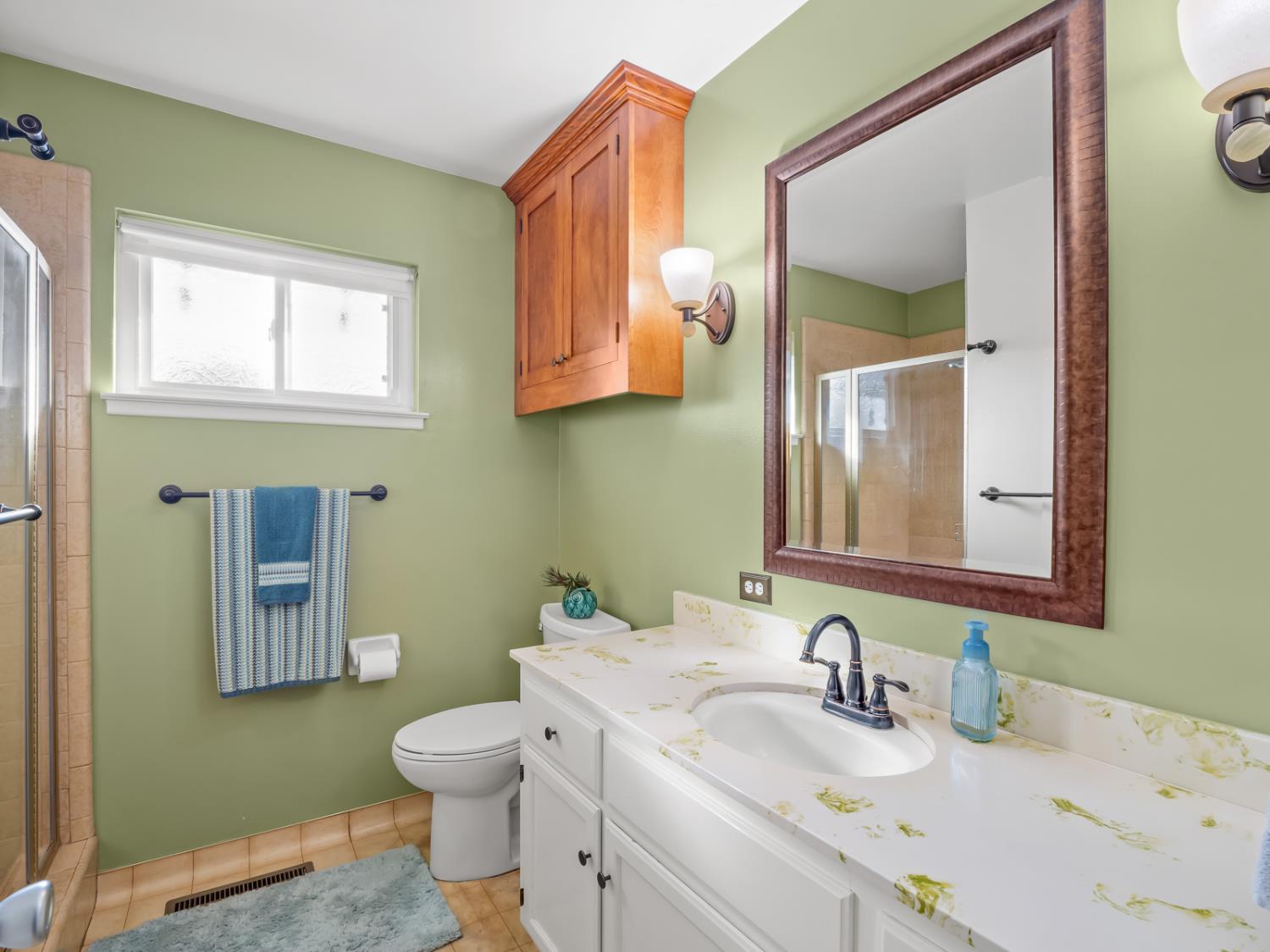 6760 N Price Ave, Fresno, CA 93710