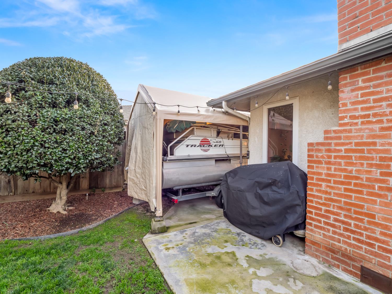 6760 N Price Ave, Fresno, CA 93710