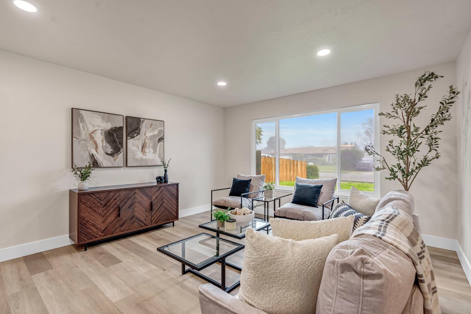 4720 W Donner Ave, Fresno, CA 93722