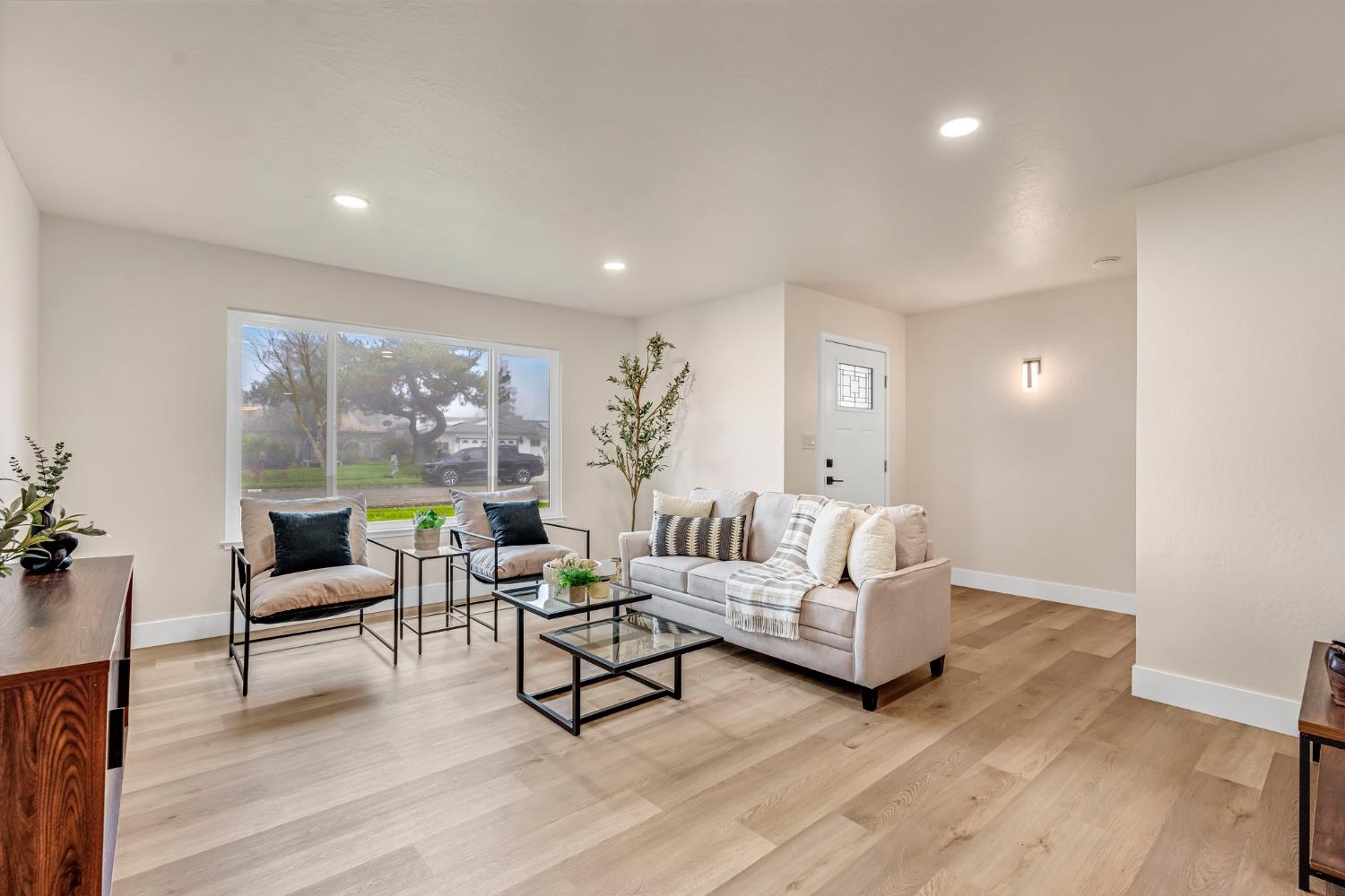 4720 W Donner Ave, Fresno, CA 93722