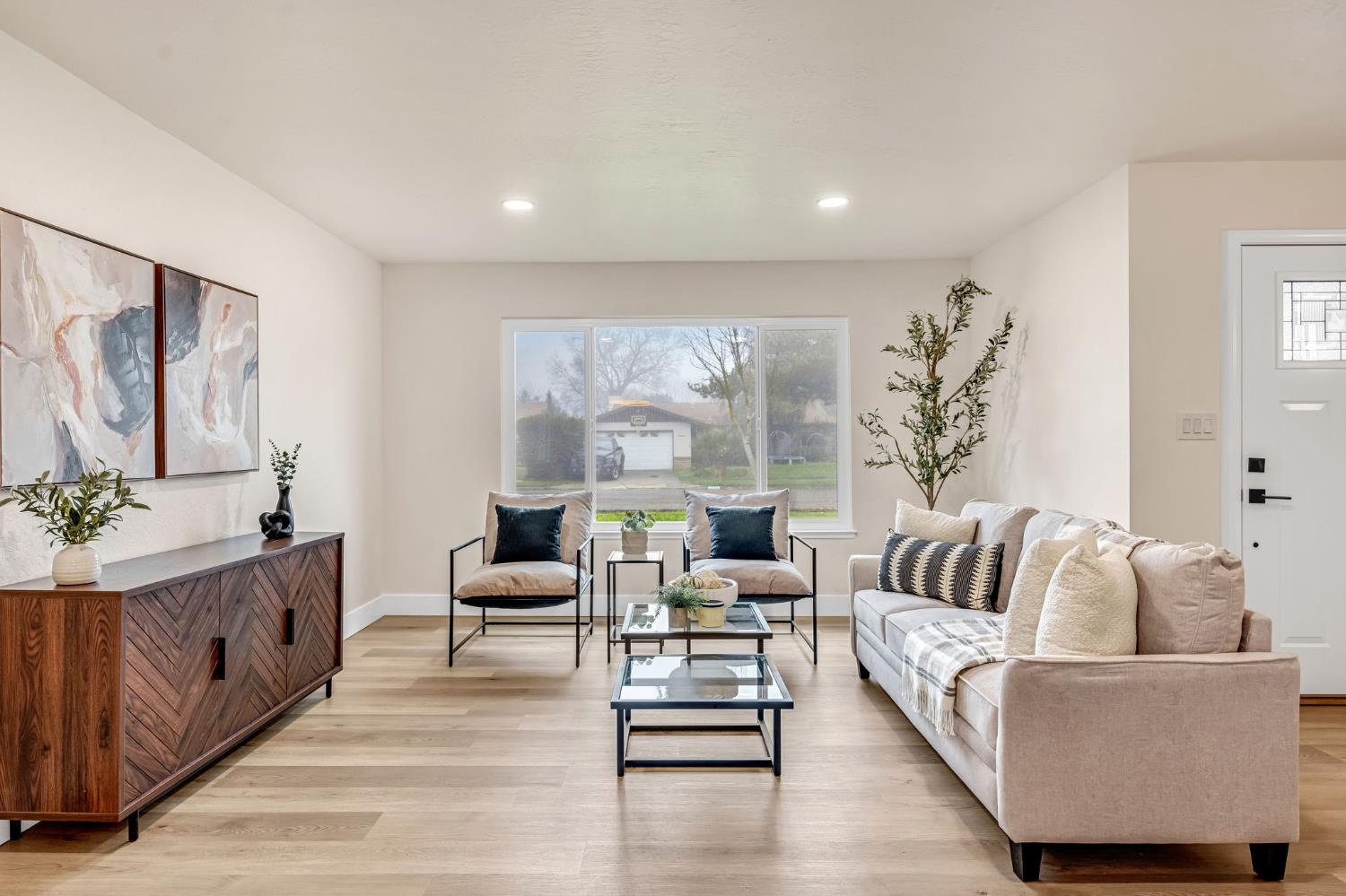 4720 W Donner Ave, Fresno, CA 93722