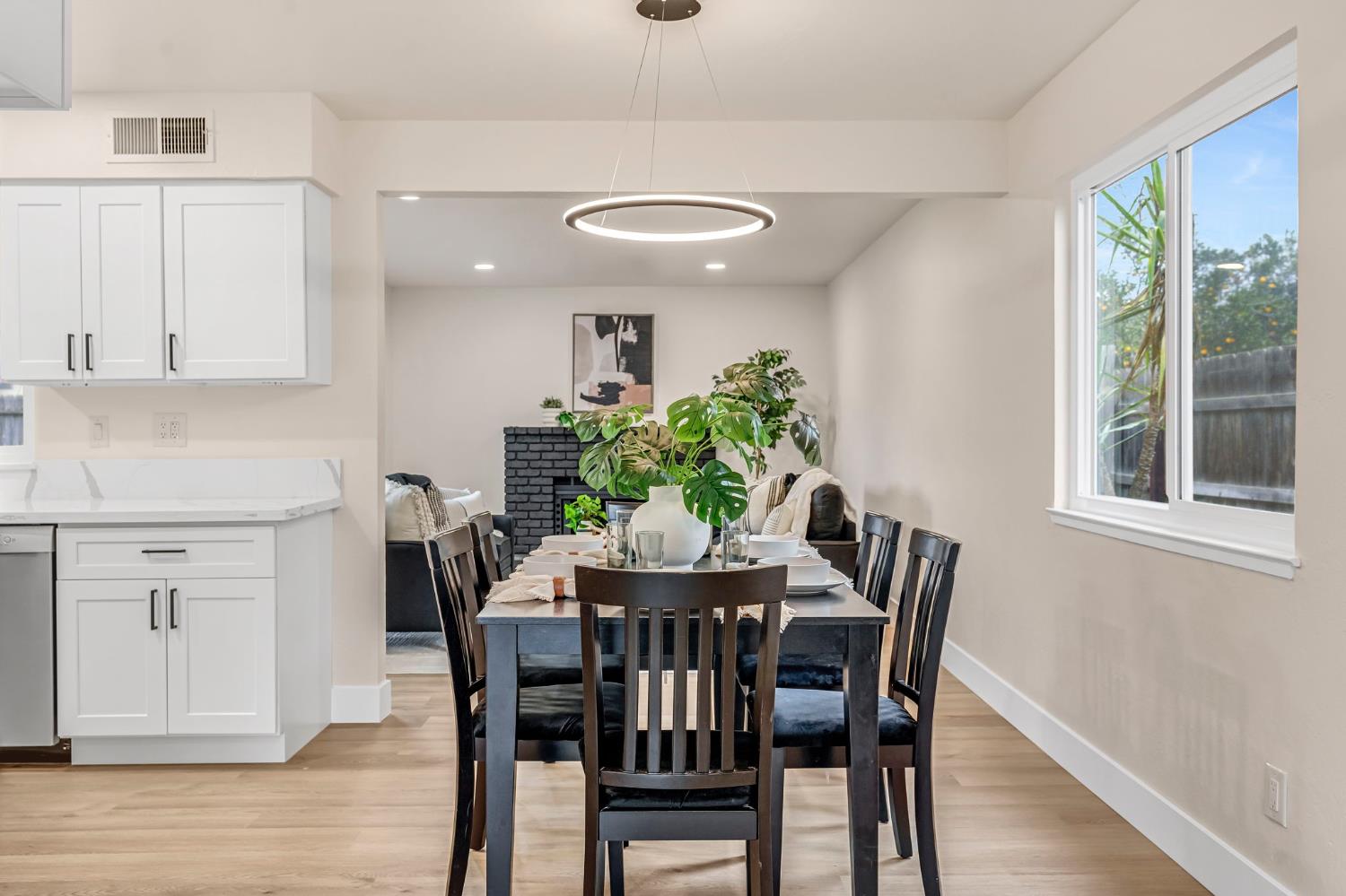 4720 W Donner Ave, Fresno, CA 93722