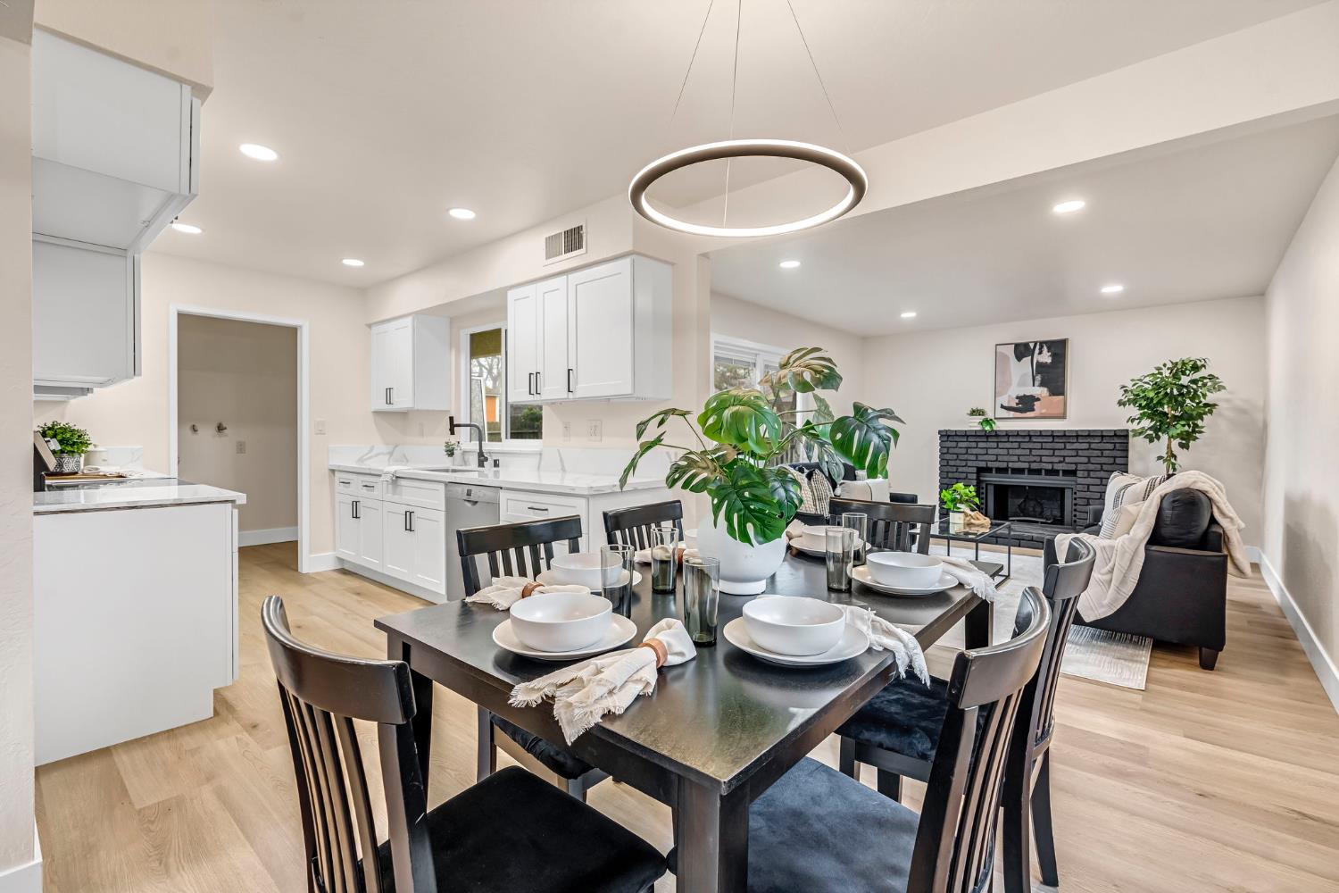 4720 W Donner Ave, Fresno, CA 93722