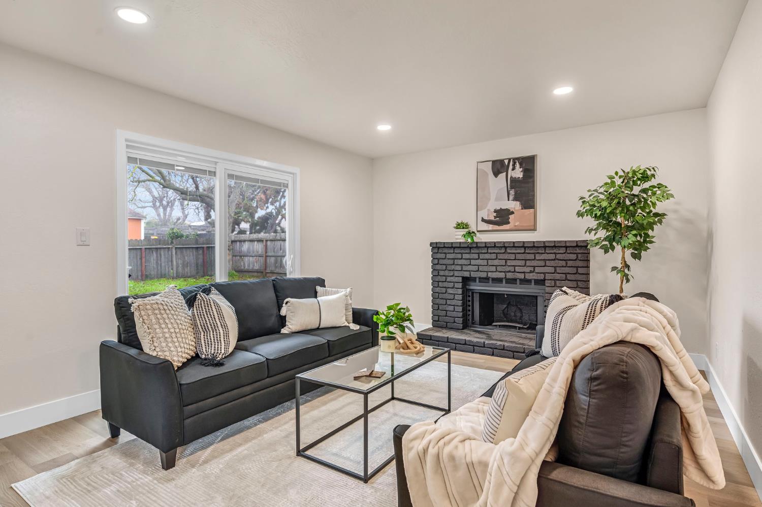 4720 W Donner Ave, Fresno, CA 93722