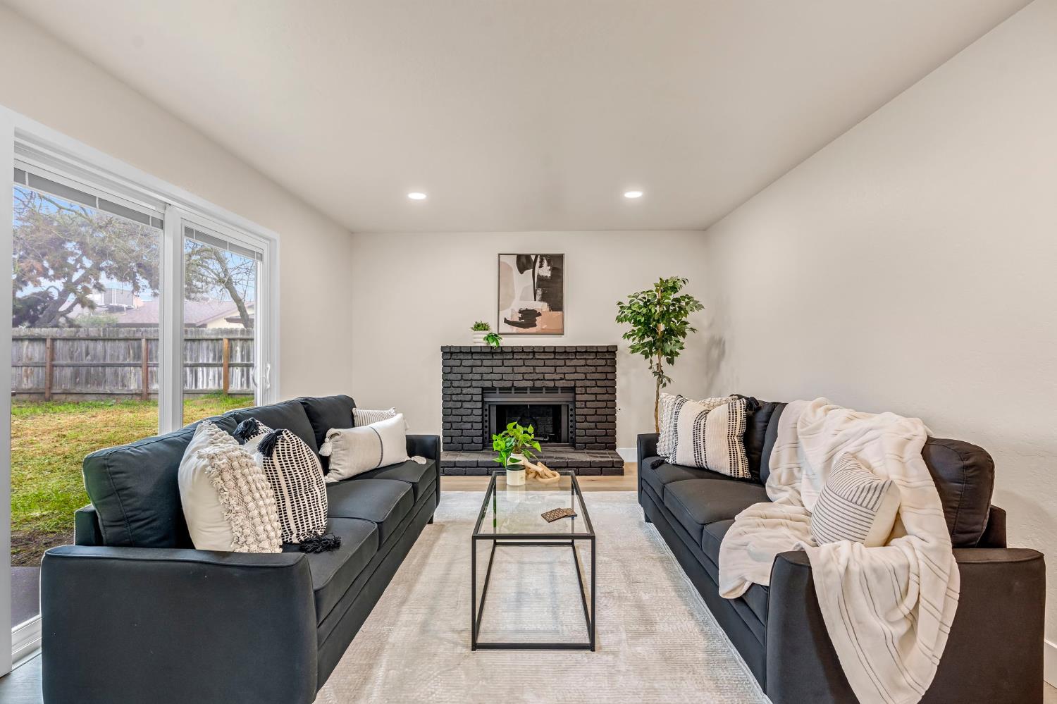 4720 W Donner Ave, Fresno, CA 93722