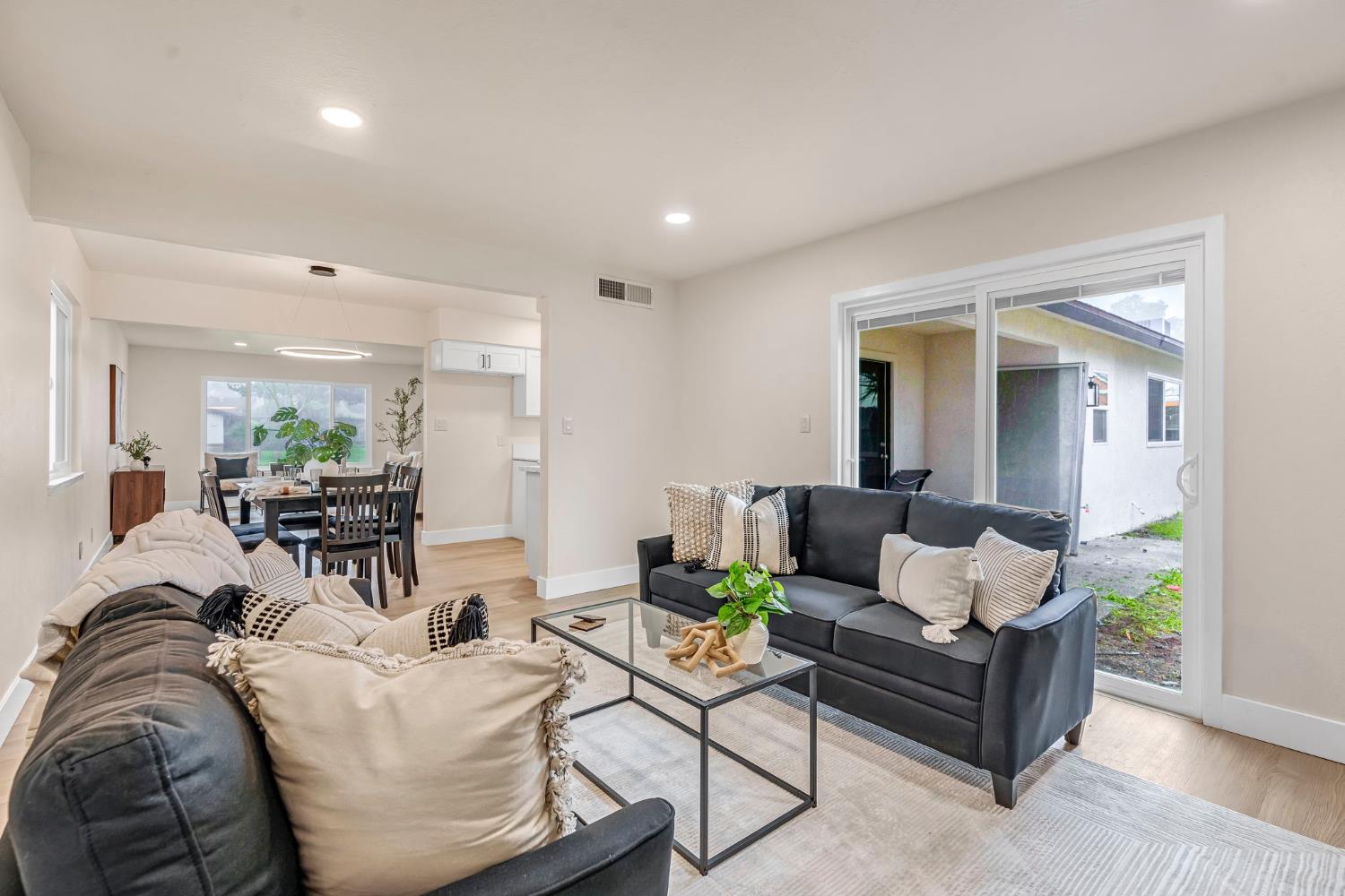 4720 W Donner Ave, Fresno, CA 93722