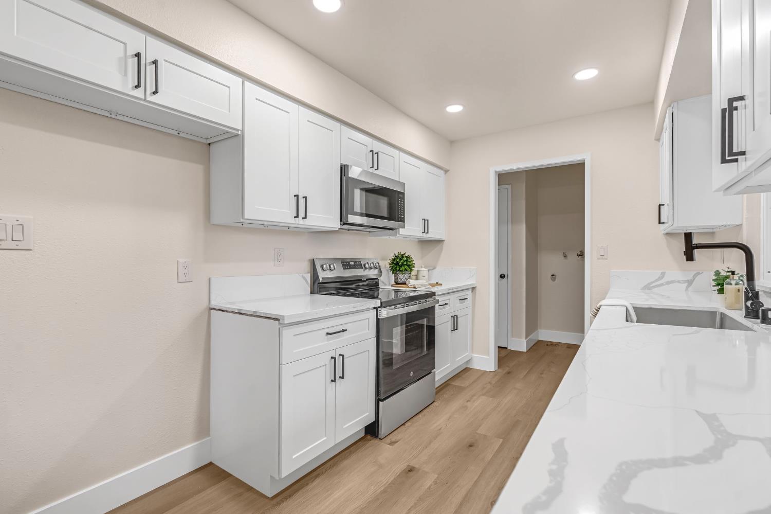 4720 W Donner Ave, Fresno, CA 93722