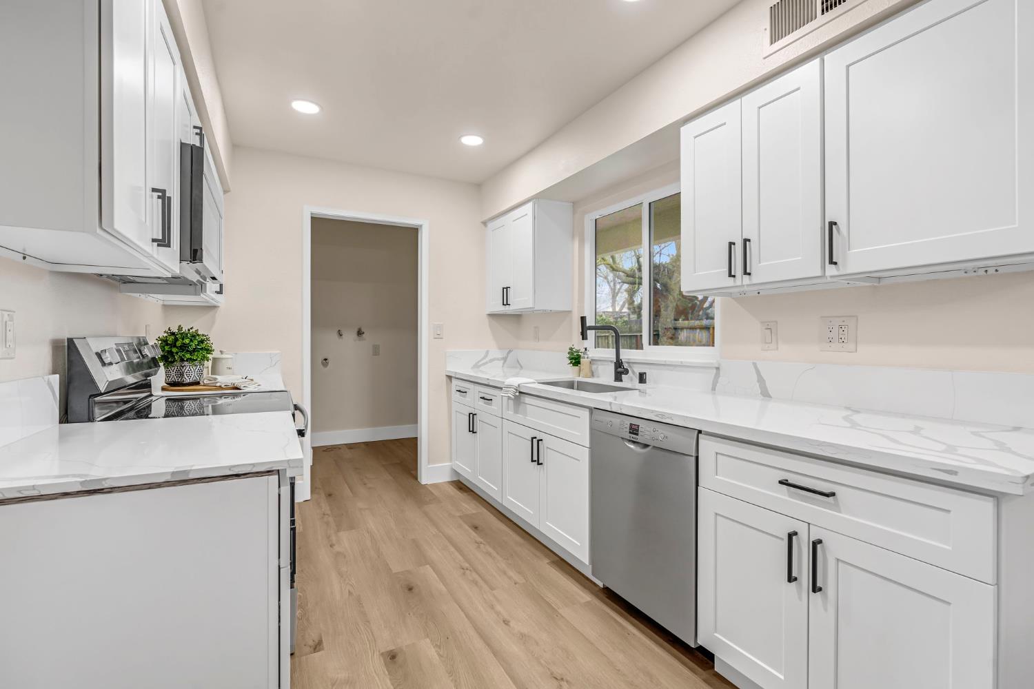 4720 W Donner Ave, Fresno, CA 93722