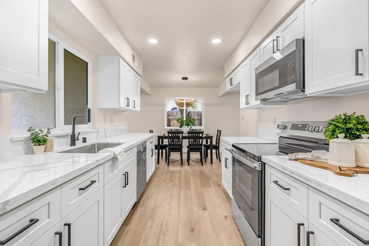 4720 W Donner Ave, Fresno, CA 93722